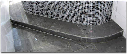 Mosaik mit Natursteinboden